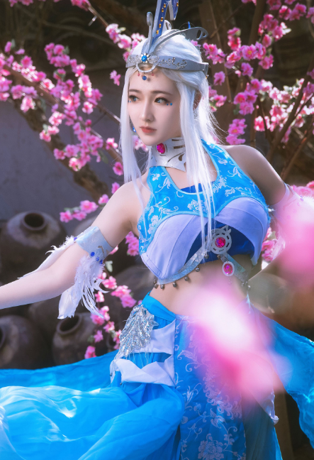 cos《秦时明月》雪女,优雅动人的绝美少女