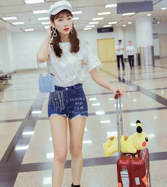 宣璐精美机场照片,清纯柔美,彰显迷人气质
