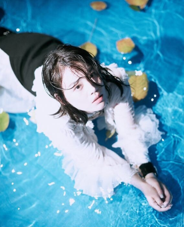 女星们的"水下大片":何穗倪妮美出天际,马思纯让人夸不出口!