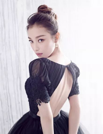 倪妮水中大片摇曳生姿她的硬照秘诀是