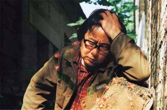 路遥:一生穷困潦倒,临终前妻子坚持离婚,短短42年尝尽