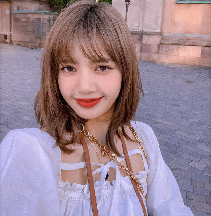 lisa嘴巴大被嘲笑像香肠嘴?这么好看的香肠嘴我也想拥有