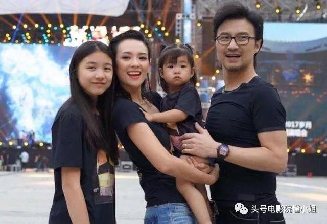 章子怡顺产,49岁汪峰又当爹:四子女待遇不同,谈二女儿
