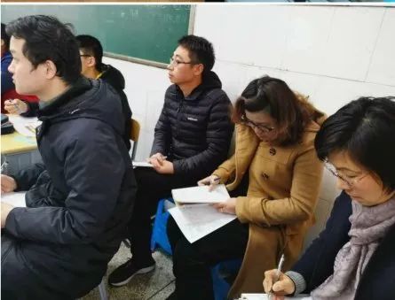江巧根副校长,教务处戴俊杰副主任及化学组全体老师参与了听课.