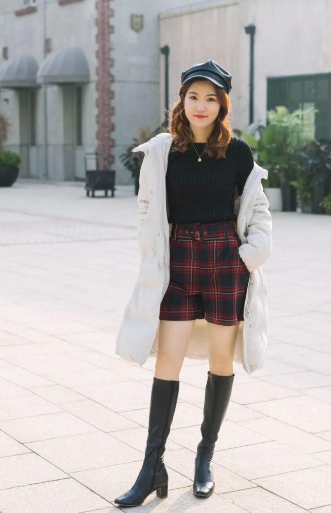 长款羽绒服 短裤长靴