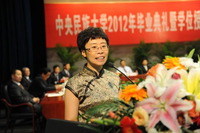 蒙曼vs于丹,谁国学水平更高?专家:都不过尔尔,成名是因时间差