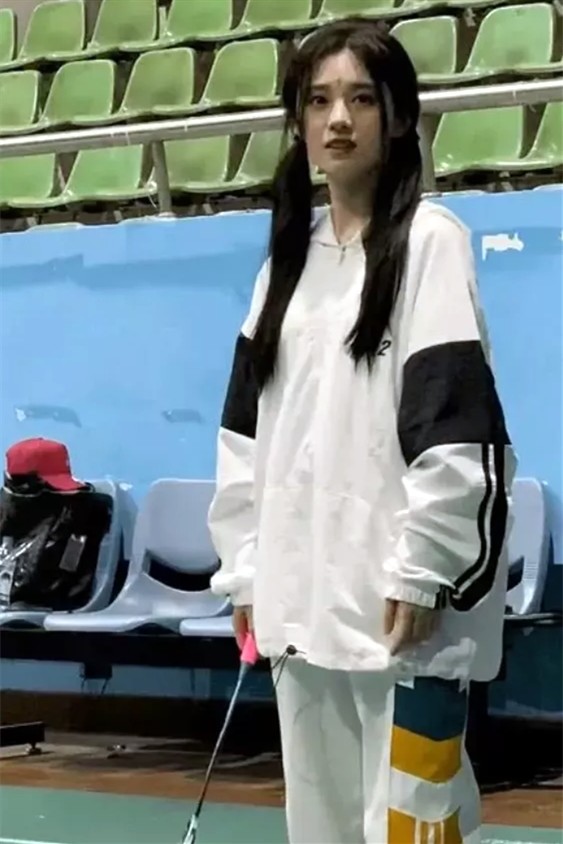有一种 现原形 叫鞠婧祎 打羽毛球无美颜无滤镜 接地气的 中学生 多保鱼行知网