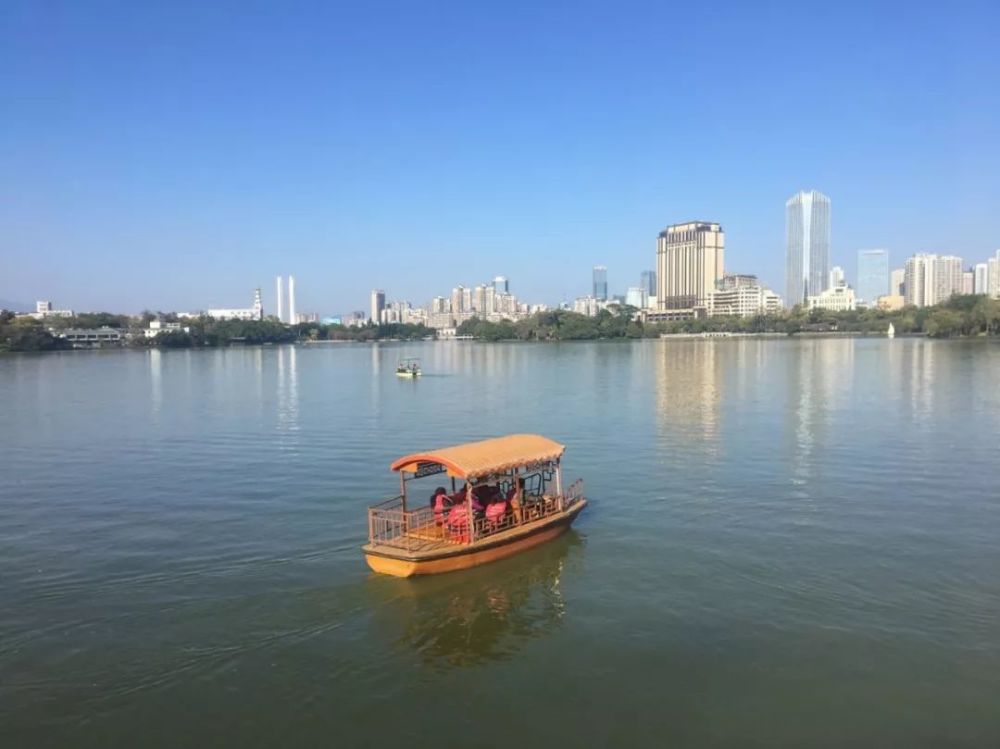 2025年珠海gdp翻一番_珠海40年gdp发展图片(3)