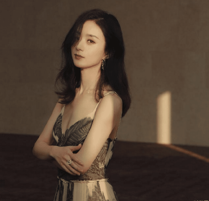 继迪丽热巴后,赵丽颖穿裙子也开始大胆起来,生图镜头突破自我