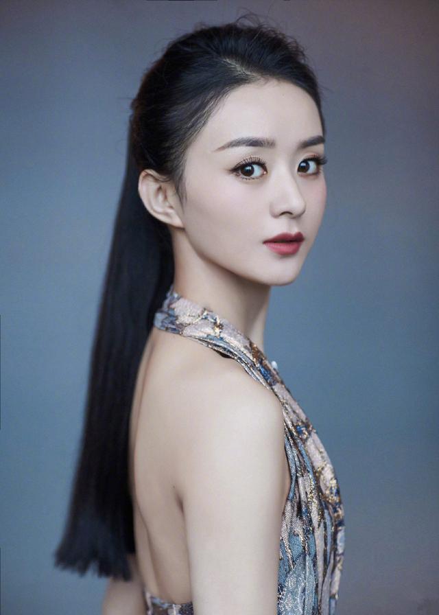 赵丽颖哭泣旧照曝光,靠于正肩头难掩悲伤,时隔六年气场已大变
