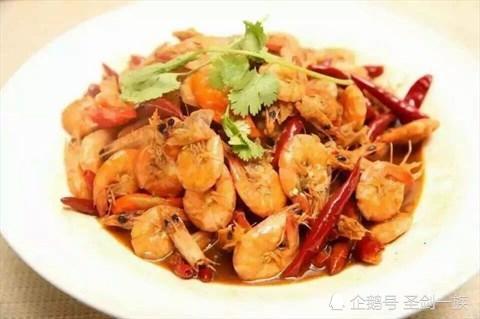 突然想吃这个,用油炒的酥酥的,感觉香极了~去市场刚好看到有这种小虾