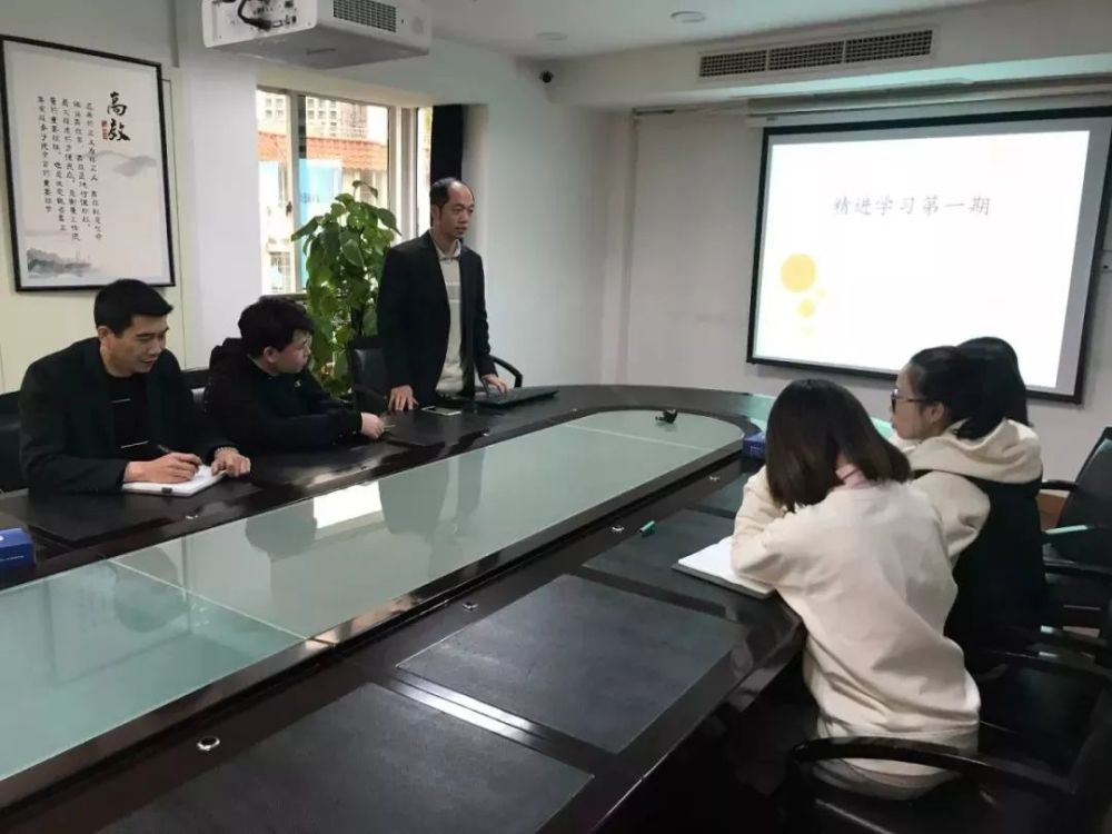 翁宁军,作为浙江省温州仲裁事业的一名老兵,身为温州仲裁委员会办公室