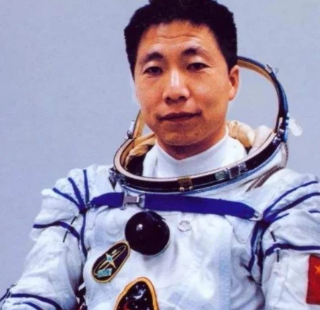 杨利伟曾在太空中听见急促的敲门声,门外到底是谁?谜团终于揭开