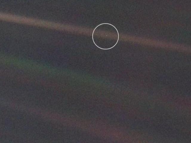 旅行者1号从60亿公里拍摄的地球照片,科学家们看完后都沉默了