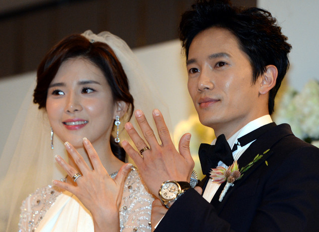池晟节目提妻子秀恩爱 与李宝英没有七年之痒 夫妇曾上演世纪之吻