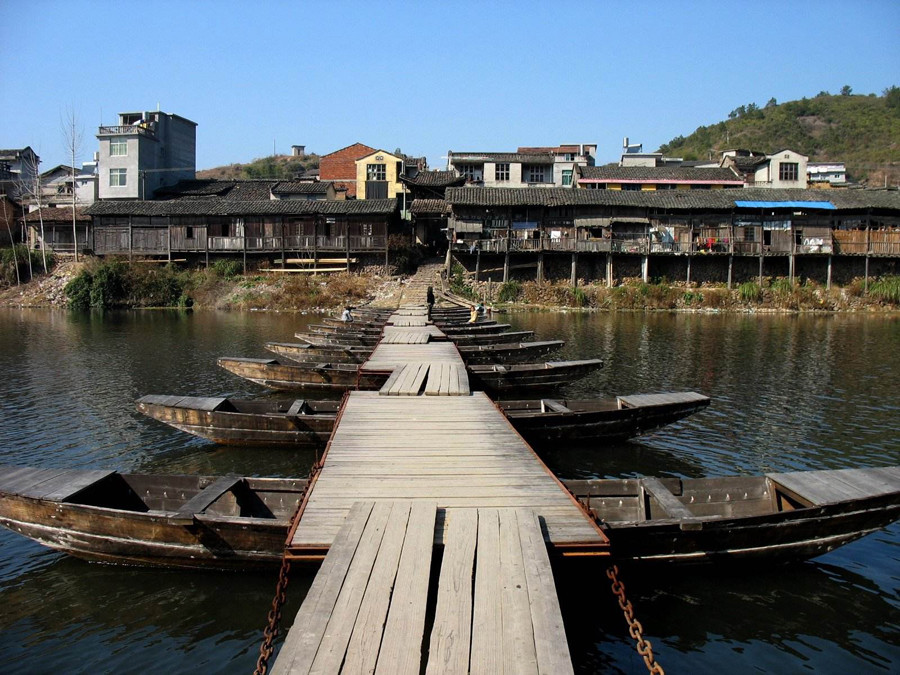 福建南平一个县,是福建北大门,三省交界,却未通铁路