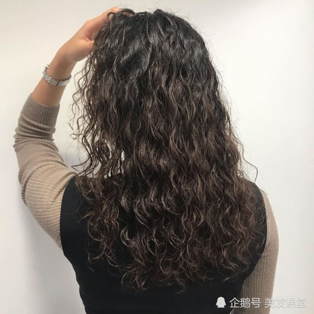 精选10款满头卷发型头型长不好的就这样烫今年很流行