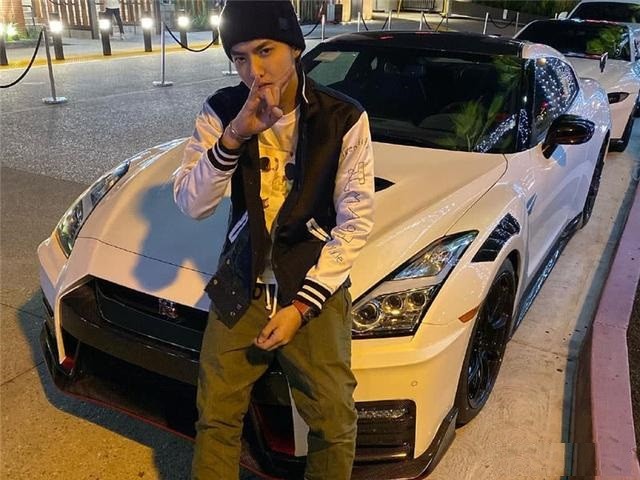 吴亦凡炫耀超跑战神gtr,周杰伦评论亮了,网友低调点吧