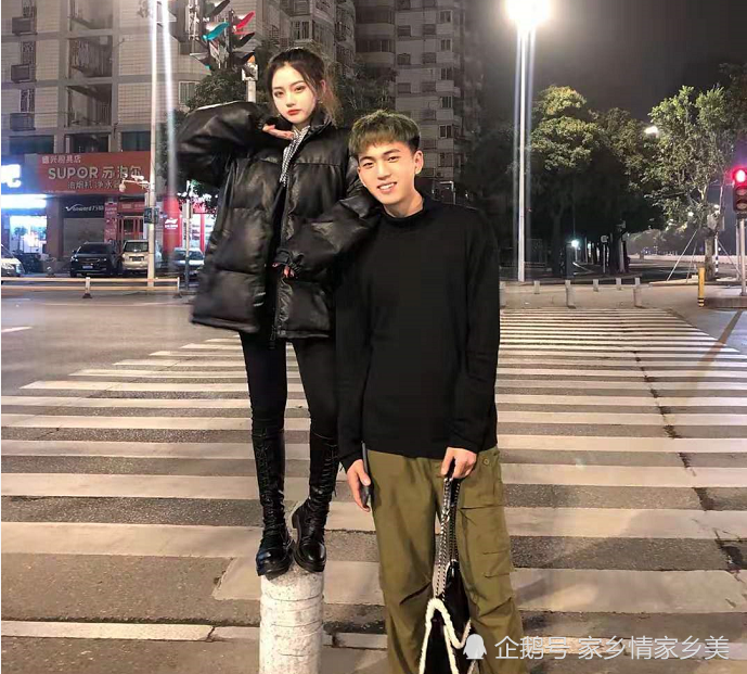 原宿风·超a·情侣头像:慢慢冷落你的那个人,说明已经