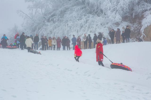 成都出发,开启九皇山冰雪之旅,云宝顶滑雪场适合新手滑雪爱好者