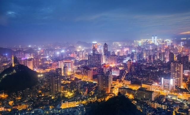 南昌红谷滩2019年GDP_南昌红谷滩二中照片