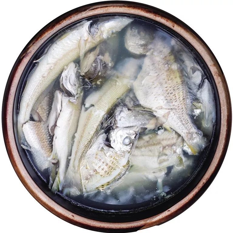 杨师忠 摄 小海鲜鱼汤也被称为小海杂鱼汤,一个"杂"字透出玄机,这种