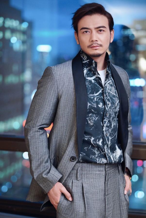 "小包总"杨烁时尚穿搭,满屏的男性荷尔蒙