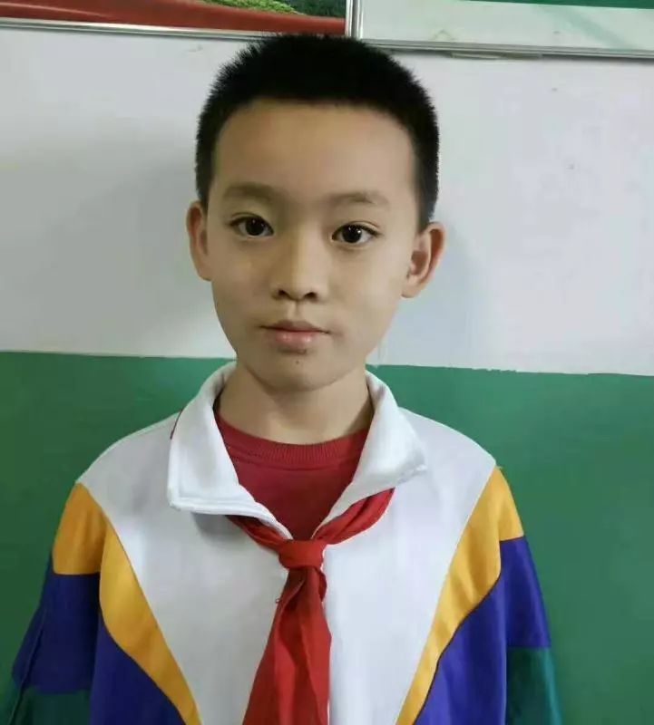 拾金不昧好少年崔黄口中心小学这个孩子值得点赞