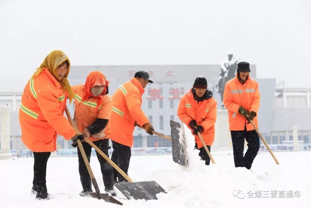 下雪天,让全城人向身边的环卫工人点赞!