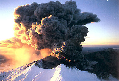 汤加火山位于南太平洋的洪阿哈阿帕伊岛,属于汤加-克马德克群岛的一