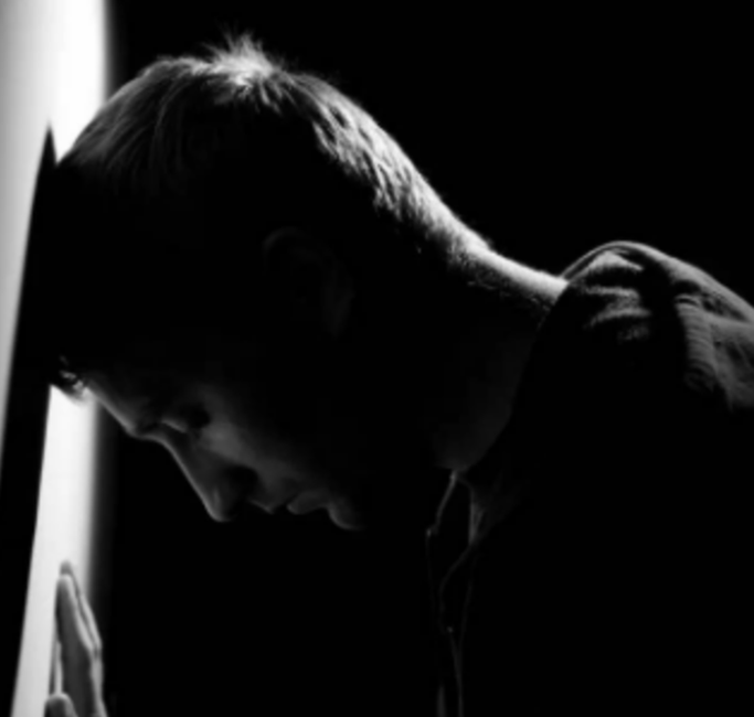 患有"抑郁症"的人,八成会有以下几种表现,学生党不妨自测!