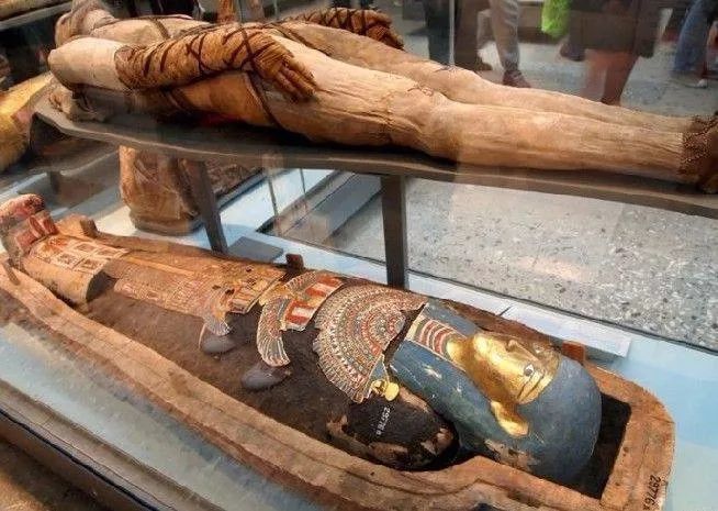 古埃及人十几味香料放下去,腌出来的木乃伊为什么比咸菜更耐久?