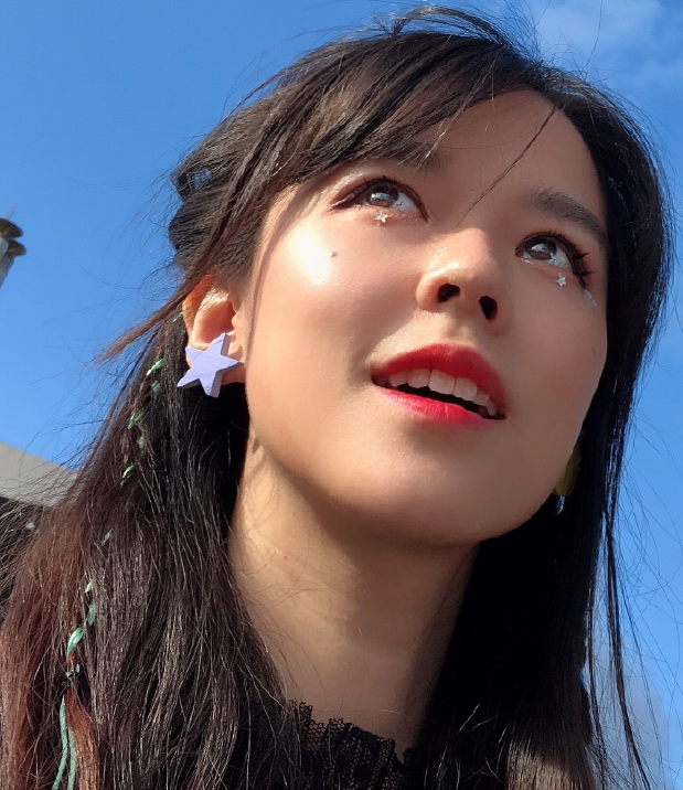 最重要的是,沐子虽然只不过是一个主播,但是却长相漂亮,更有一些粉丝