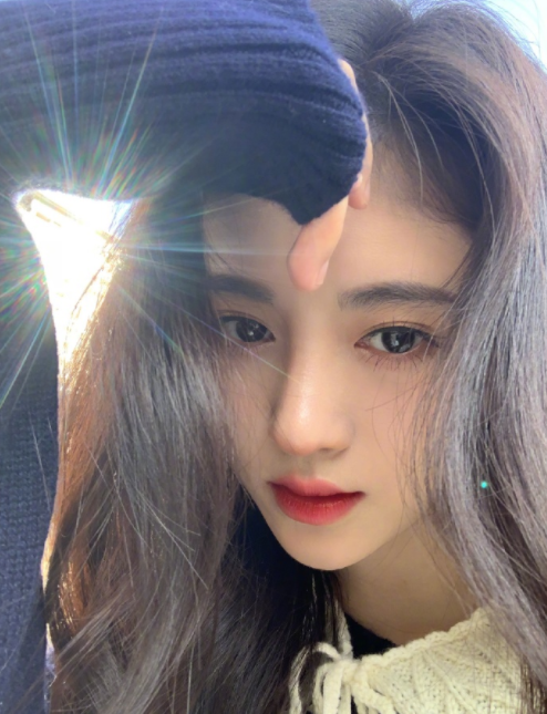 鞠婧祎近照直接怼脸拍,双眼皮被放大之后:难怪是四千年美女