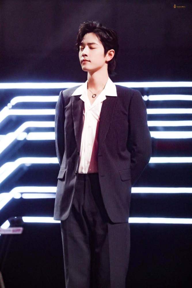 让我们共同期待2020年肖战给我们带来的惊喜吧!加油!