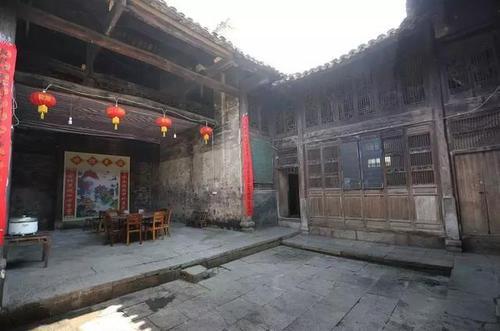 至今仍保存完好明清时期古建筑而闻名湖北通山县长夏畈古民居