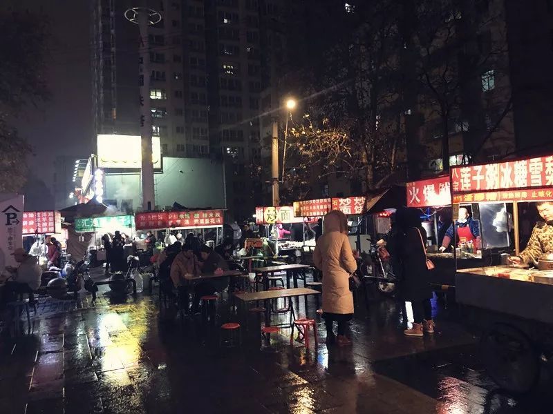『龙首村夜市』