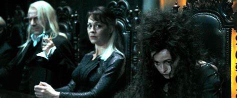 《哈利波特》:没有黑魔标记的纳西莎·马尔福,算是食死徒吗?