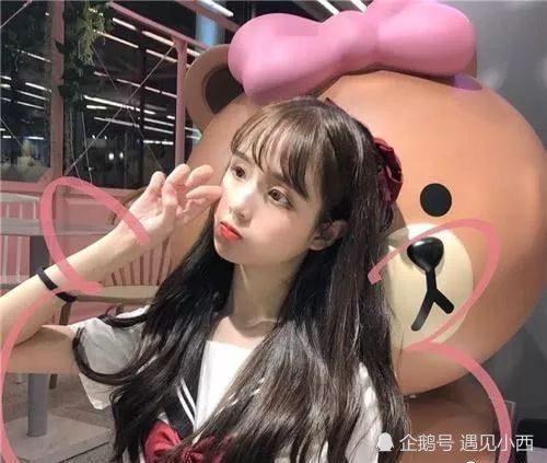 很多男生,女生腰腹部脂肪多,一坐下来腰腹两侧的赘肉就凸出来,这身材