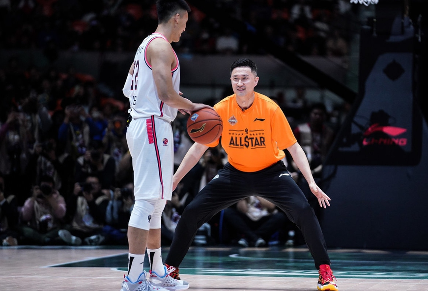 杜锋阿日纯属娱乐全明星1v1靠大韩胡金秋救场这样的单挑你满意吗