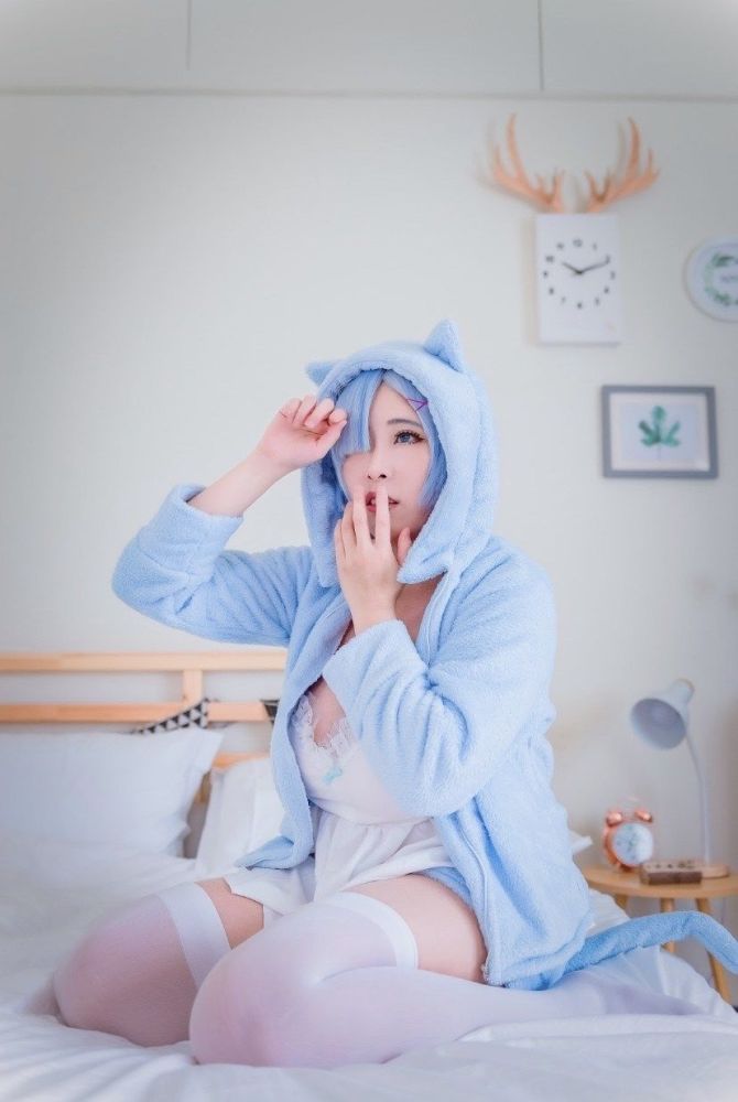 微胖小姐姐cos睡衣雷姆,连生气的样子都那么可爱