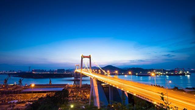 深圳经济总量相当于四个厦门_厦门经济特区对比图