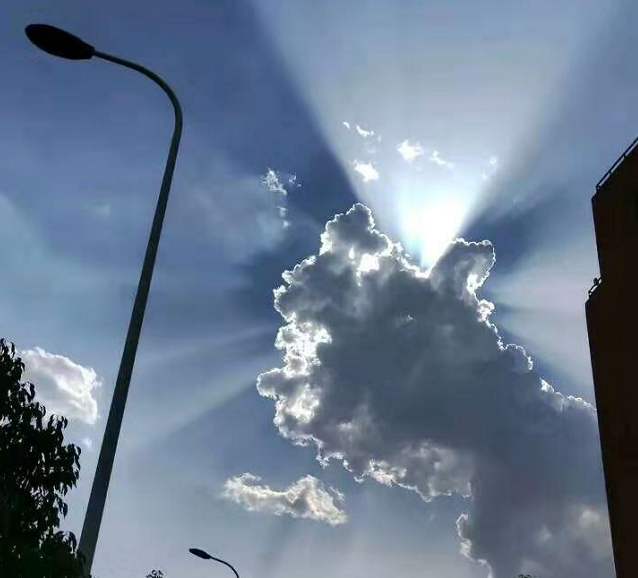 ins"神仙 天空"背景图:你就像是晴天粉色云彩坠入脑海