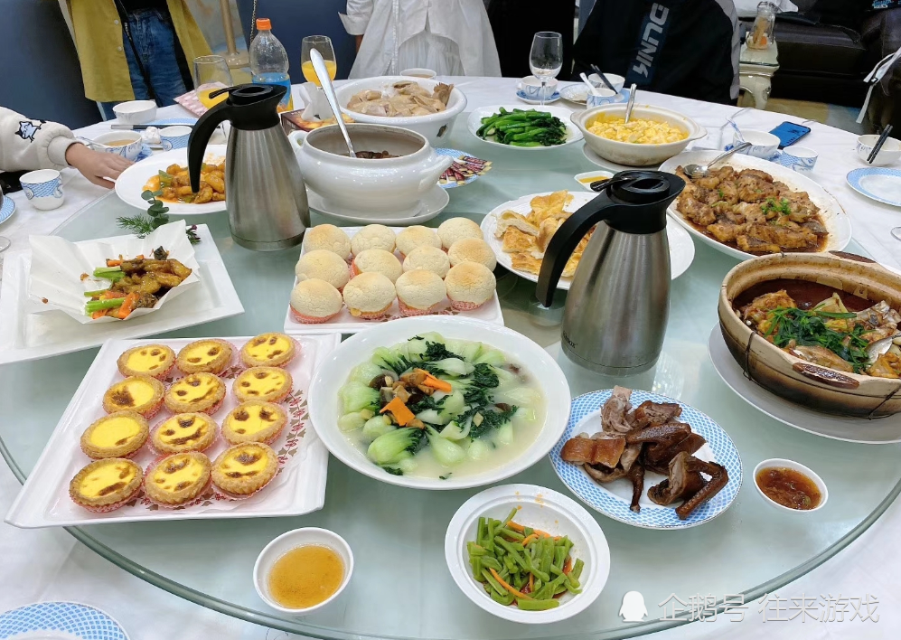 张大仙请粉丝吃饭,1顿花费4000元,脸上表情暴露真实心情!