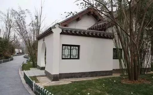公厕是仿古建筑