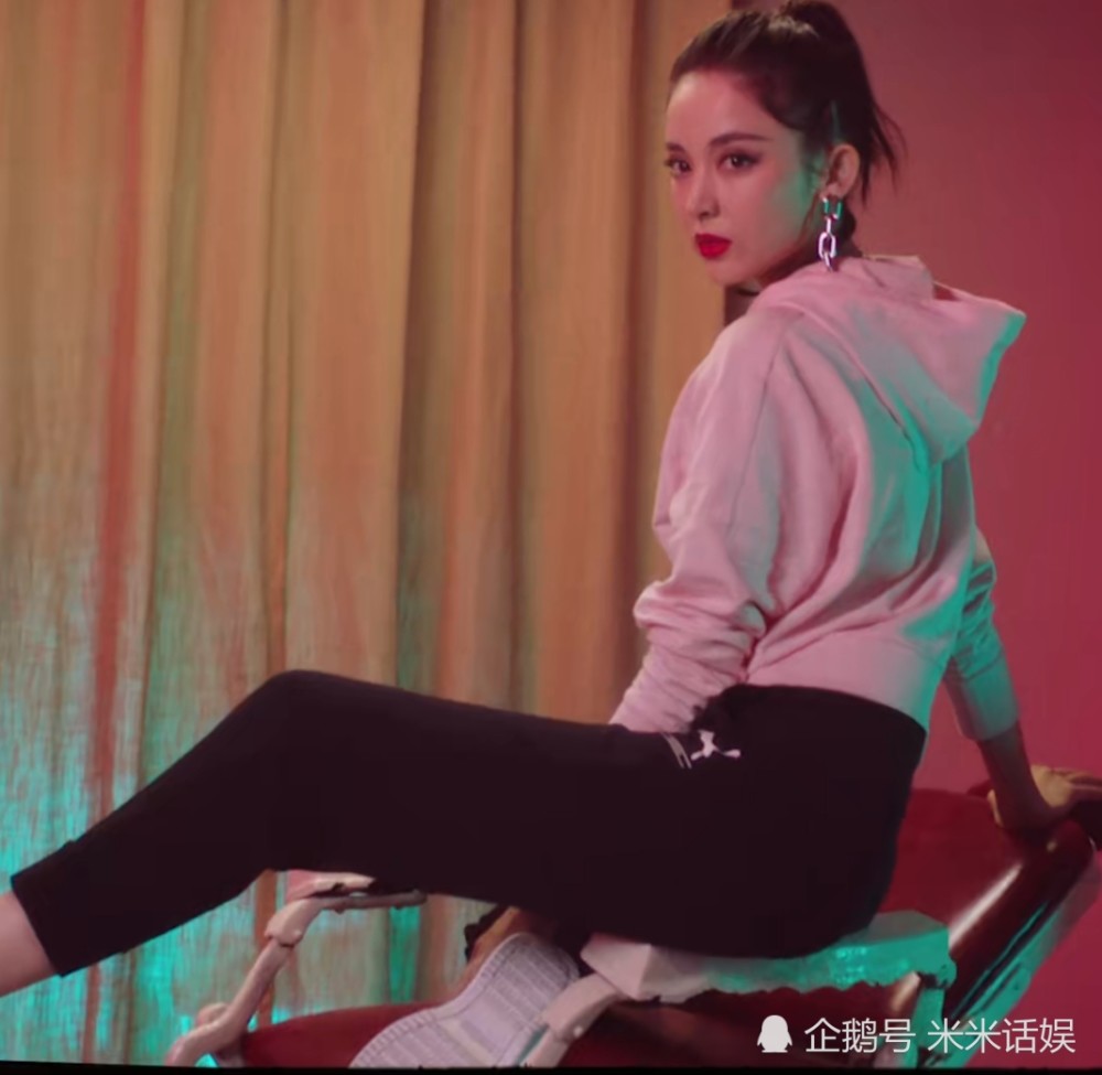 古力娜扎代言运动装,看到她坐的位置,超过一百斤别轻易模仿