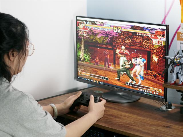 电脑游戏玩家使用北通斯巴达2游戏手柄无线版的心得体会