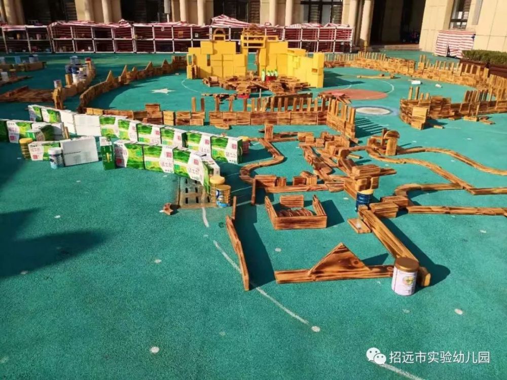 经验分享: 历经多次反反复复搭建活动,孩子们从设计图纸——分工合作