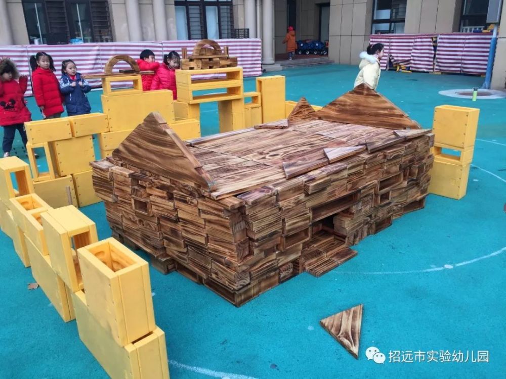 经验分享: 历经多次反反复复搭建活动,孩子们从设计图纸——分工合作