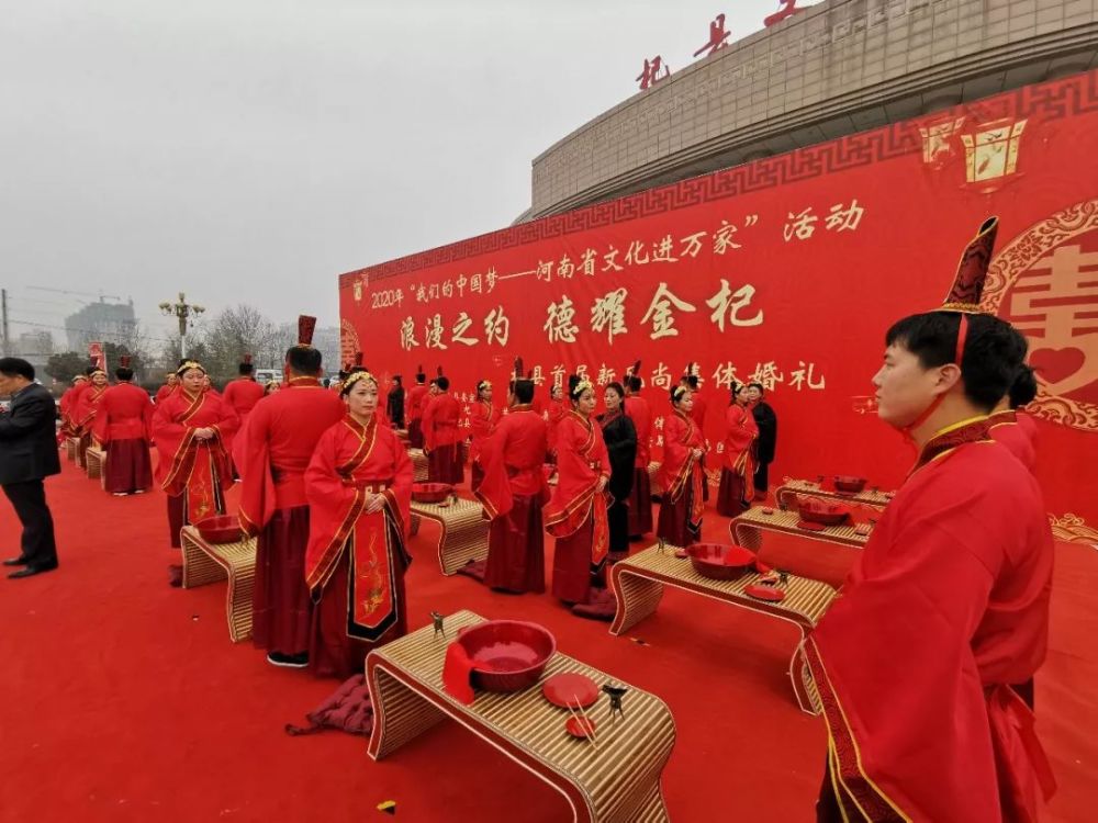 超喜庆!杞县一场特别的婚礼,19对新人一路喜气洋洋